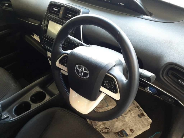 TOYOTA PRIUS 2018