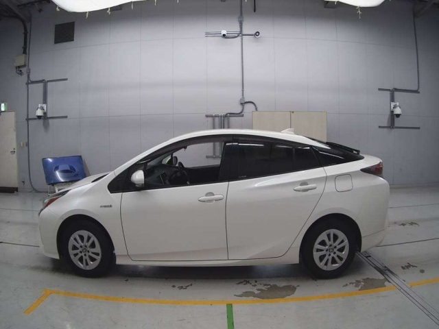 TOYOTA PRIUS 2018