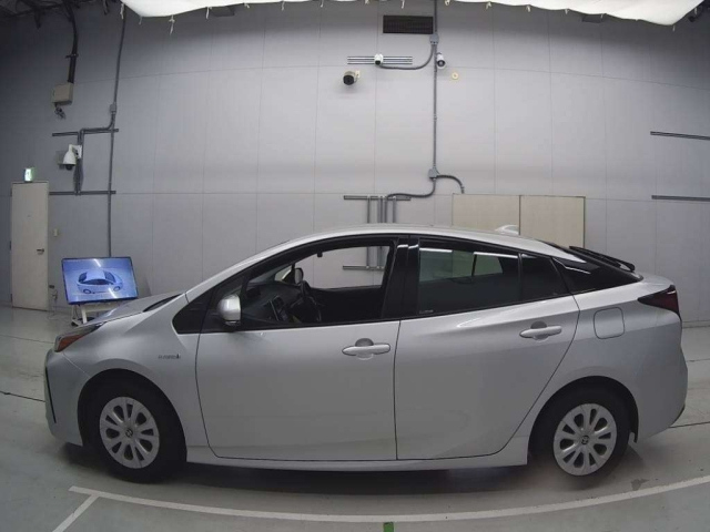 TOYOTA PRIUS 2019