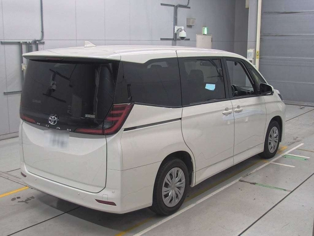 TOYOTA NOAH 2023