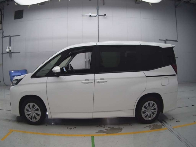 TOYOTA NOAH 2023