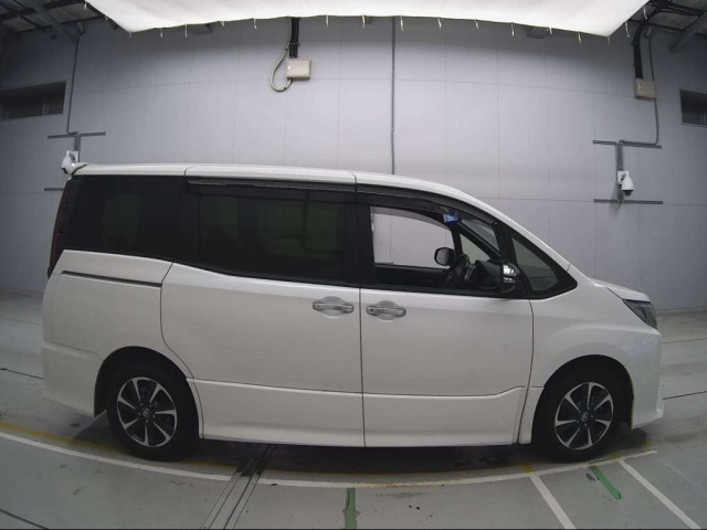 TOYOTA NOAH 2021