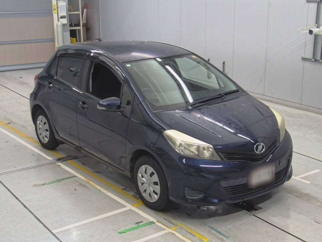 TOYOTA VITZ 2013