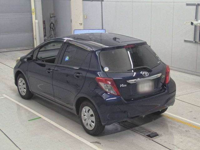 TOYOTA VITZ 2013