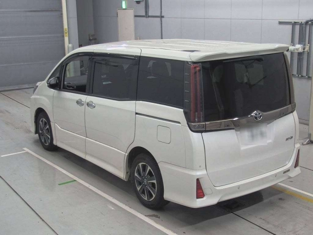TOYOTA NOAH 2021