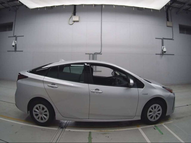 TOYOTA PRIUS 2019