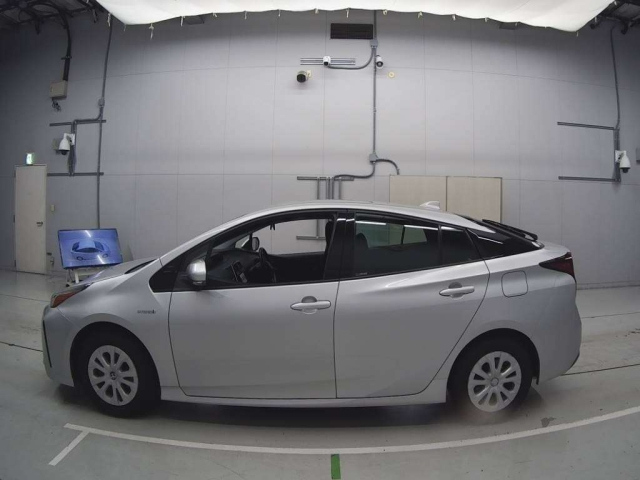 TOYOTA PRIUS 2019