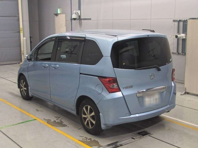 HONDA FREED 2010