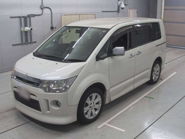 MITSUBISHI DELICA D5 2010
