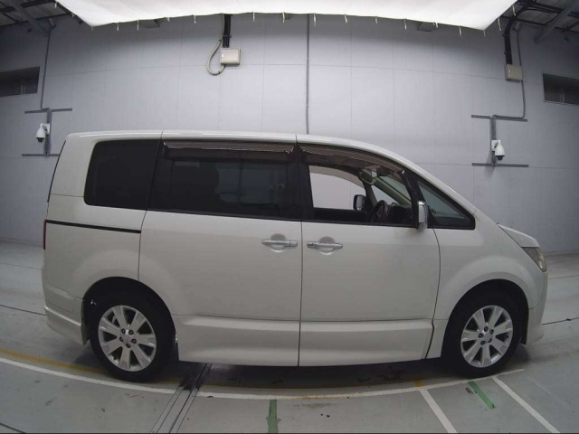 MITSUBISHI DELICA D5 2010