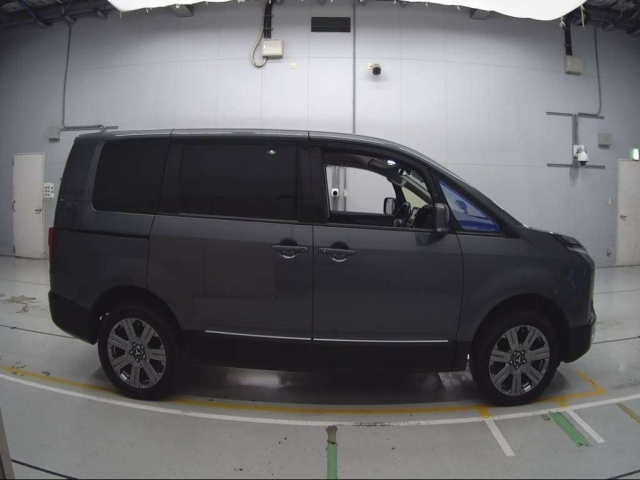 MITSUBISHI DELICA D5 2021