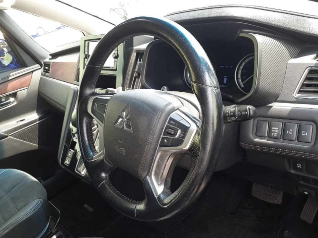 MITSUBISHI DELICA D5 2021
