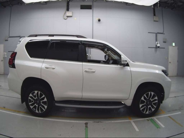TOYOTA LAND CRUISER PRADO 2022