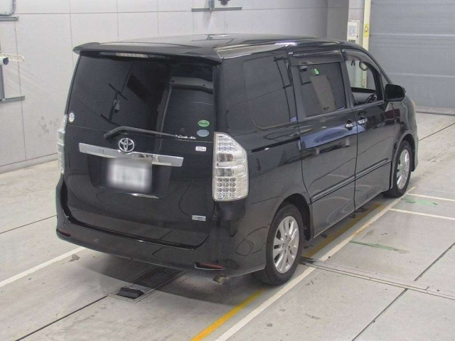 TOYOTA NOAH 2013