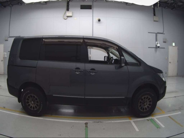 MITSUBISHI DELICA D5 2015