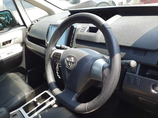 TOYOTA NOAH 2013