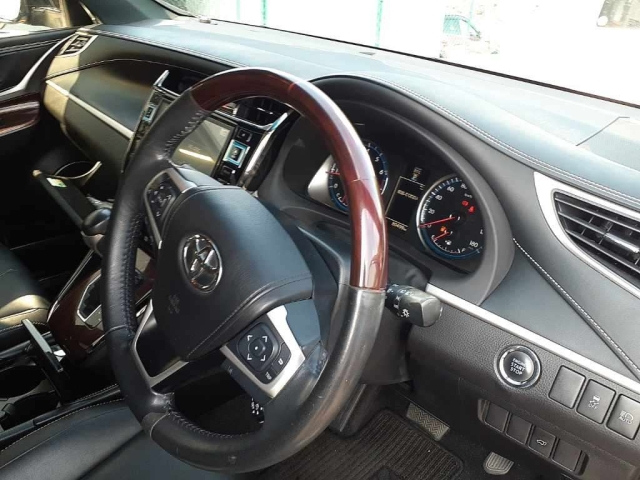 TOYOTA HARRIER 2015