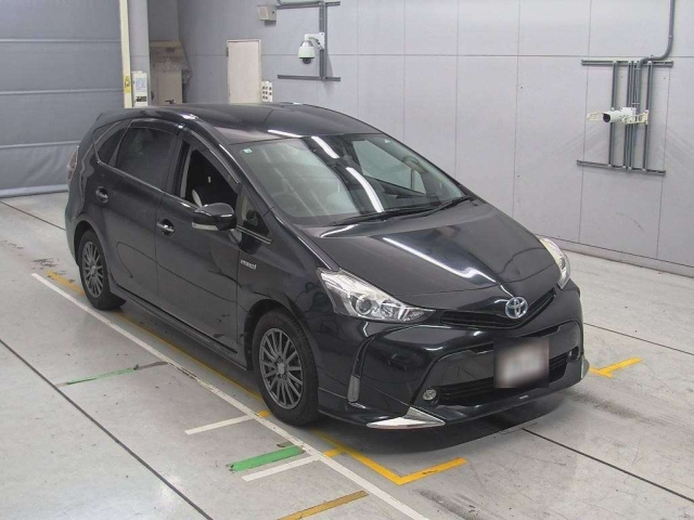 TOYOTA PRIUS ALPHA 2016