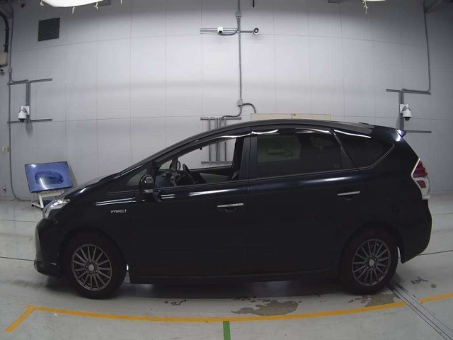 TOYOTA PRIUS ALPHA 2016