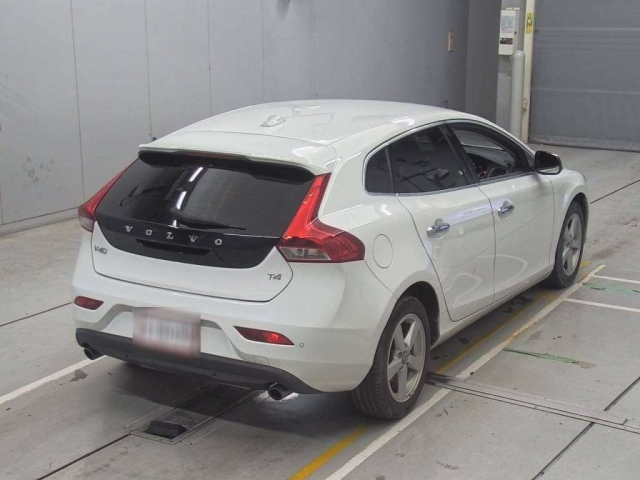 VOLVO V40 2014