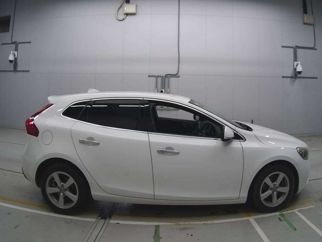 VOLVO V40 2014