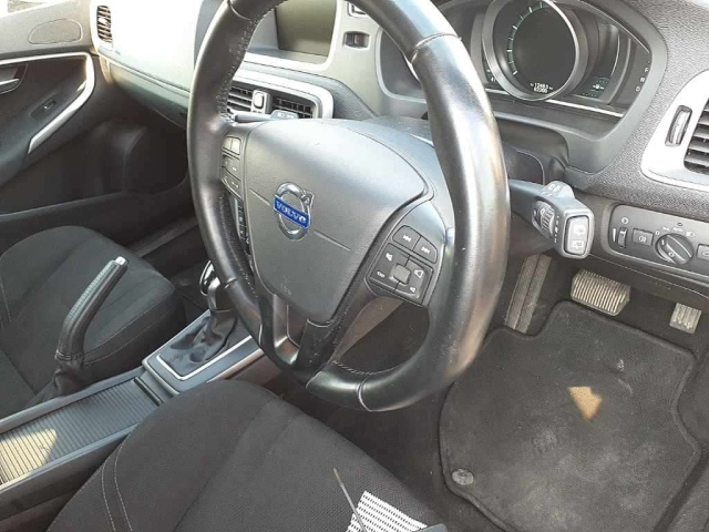 VOLVO V40 2014
