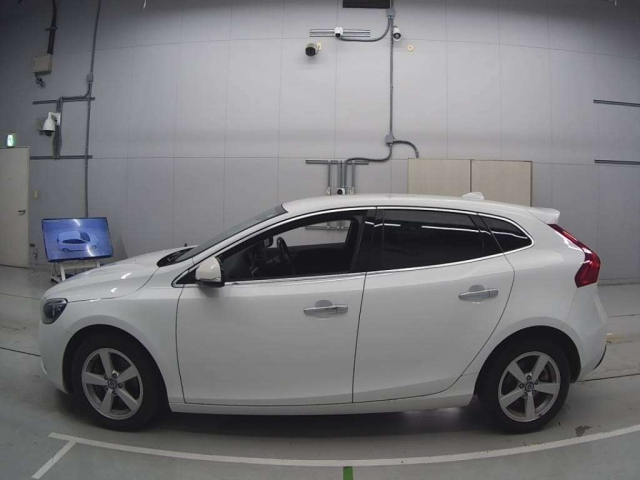VOLVO V40 2014