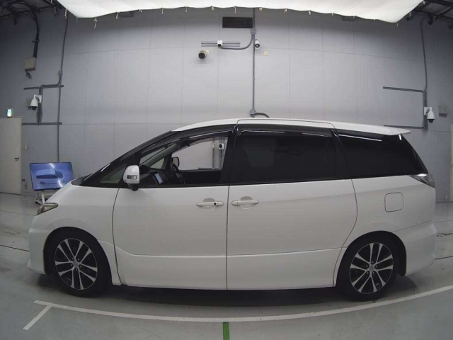 TOYOTA ESTIMA 2013