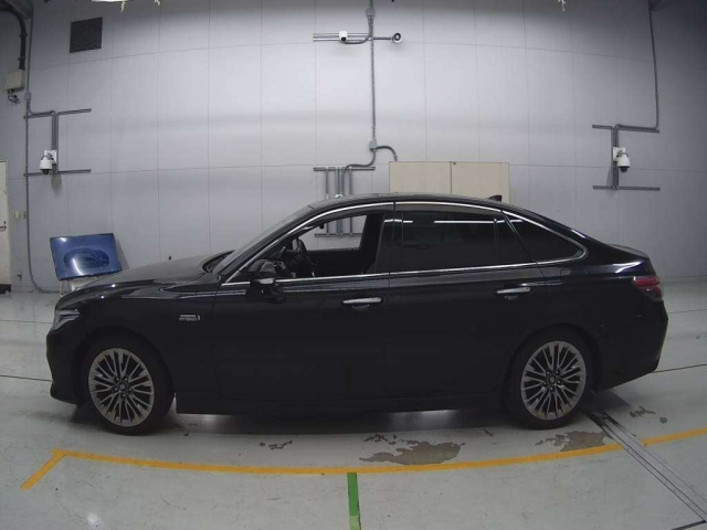 TOYOTA CROWN 2018