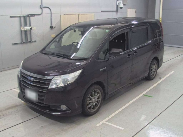 TOYOTA NOAH 2014