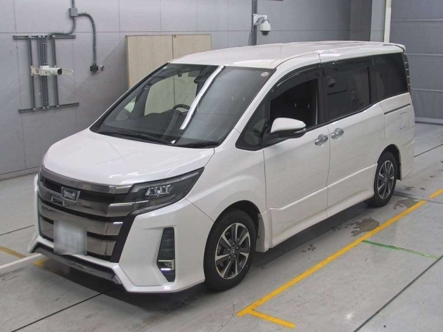 TOYOTA NOAH 2018