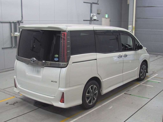 TOYOTA NOAH 2018