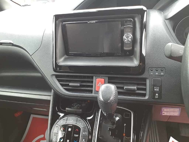 TOYOTA NOAH 2018