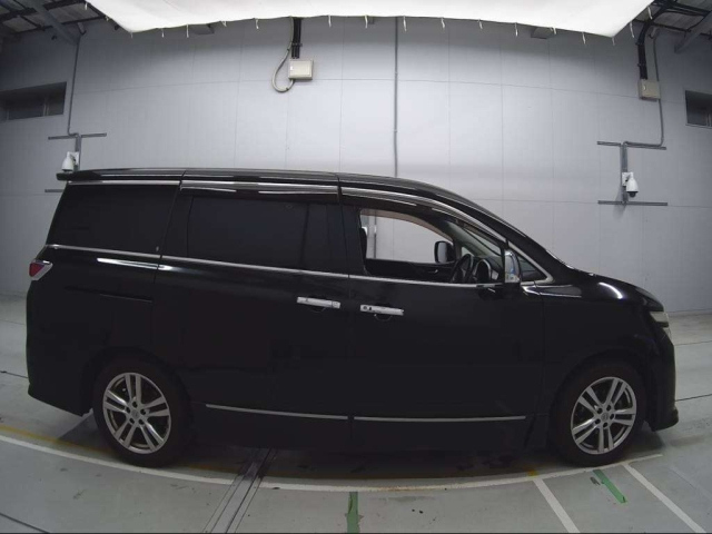 NISSAN ELGRAND 2010