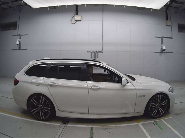 BMW 5 SERIES 2011
