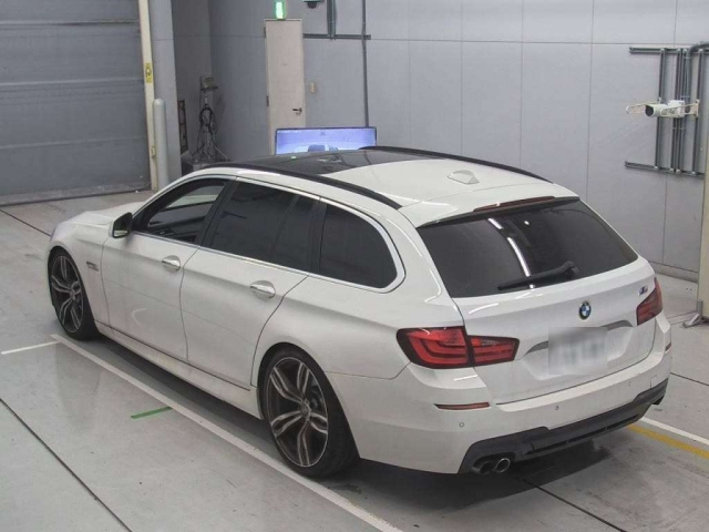 BMW 5 SERIES 2011