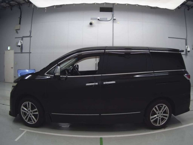 NISSAN ELGRAND 2010