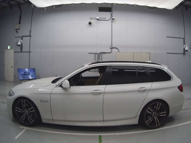 BMW 5 SERIES 2011