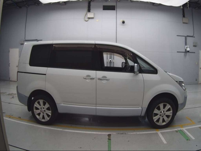 MITSUBISHI DELICA D5 2015