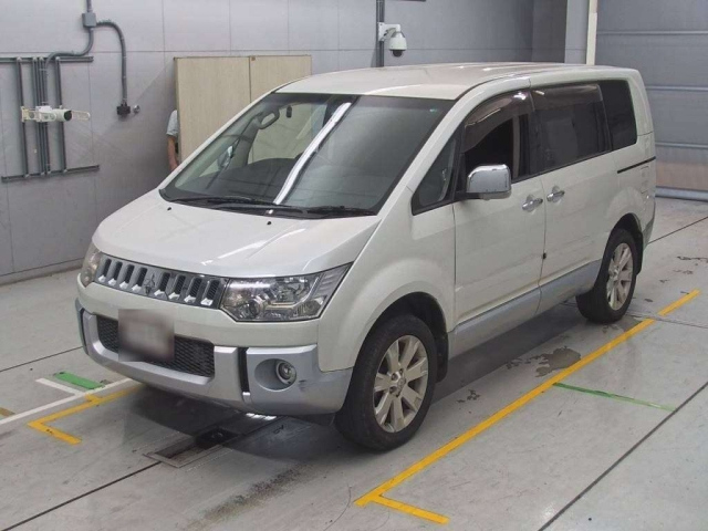 MITSUBISHI DELICA D5 2015