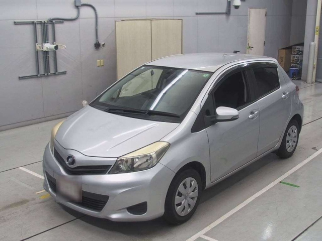 TOYOTA VITZ 2013