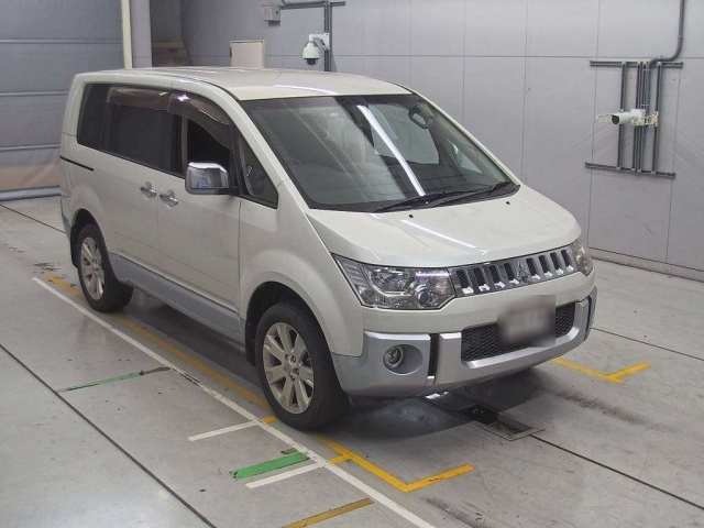 MITSUBISHI DELICA D5 2015