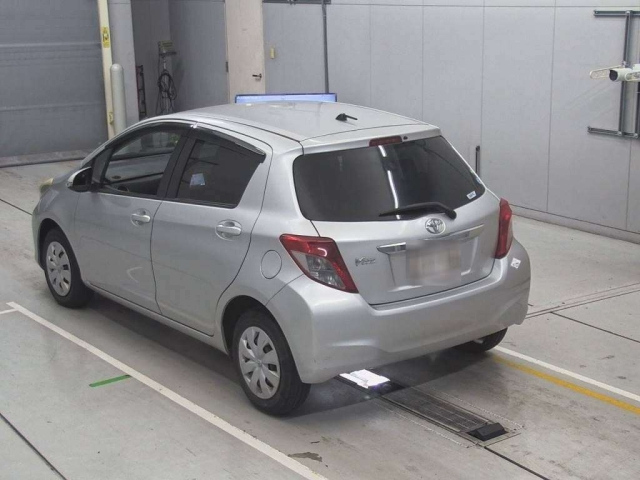 TOYOTA VITZ 2013