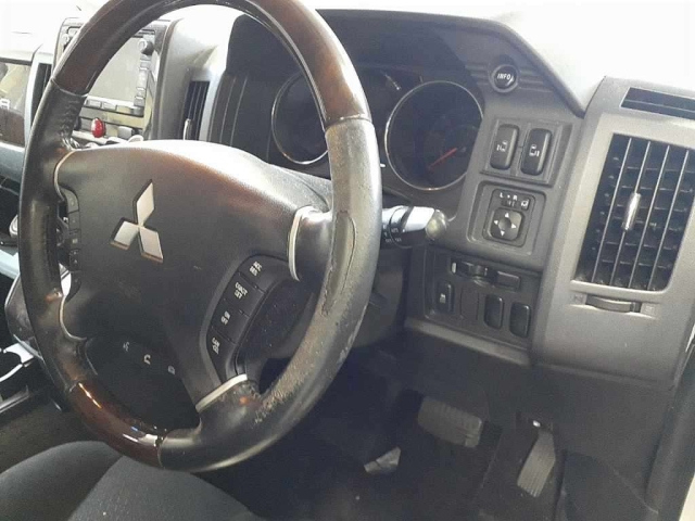 MITSUBISHI DELICA D5 2015