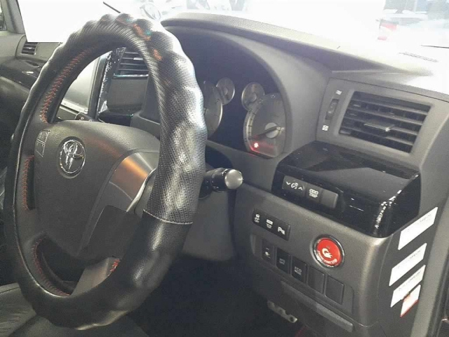 TOYOTA VELLFIRE 2012