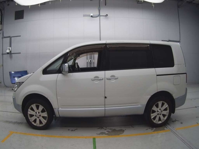 MITSUBISHI DELICA D5 2015