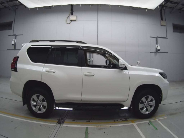 TOYOTA LAND CRUISER PRADO 2021