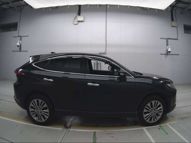 TOYOTA HARRIER 2022