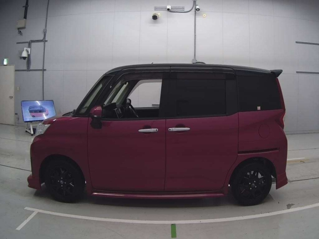 TOYOTA ROOMY 2017