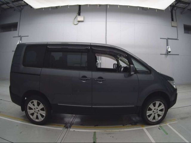 MITSUBISHI DELICA D5 2013